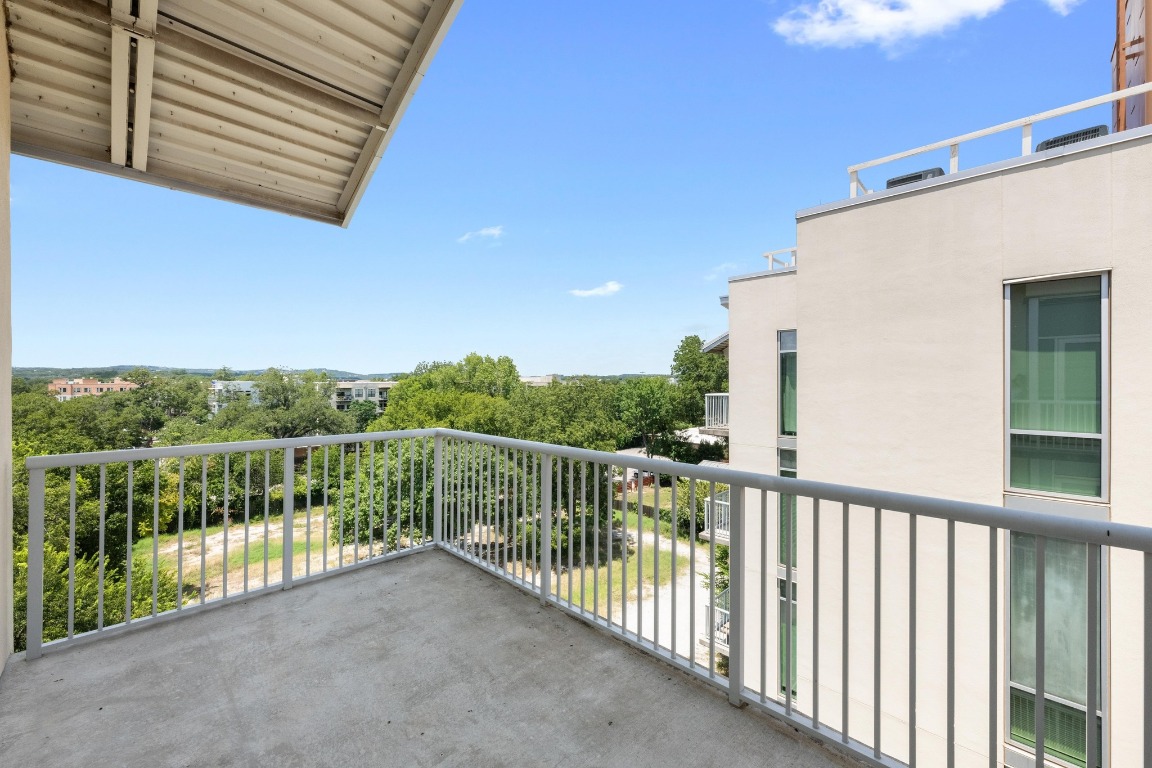 1600 Barton Springs Road, Unit 5601 Austin, TX 78704 - Photo 6 of 36 a view of a balcony with city view