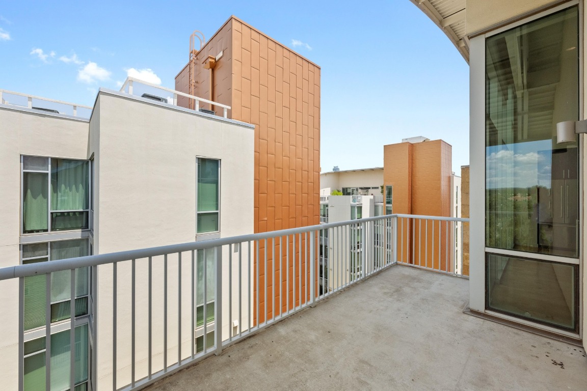 1600 Barton Springs Road, Unit 5601 Austin, TX 78704 - Photo 8 of 36 a view of a balcony with refrigerator