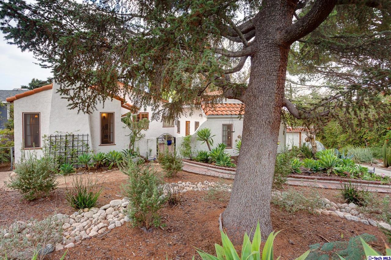 562 Sunset Drive Altadena, CA 91001 - Photo 2 of 25 Additional Photo
