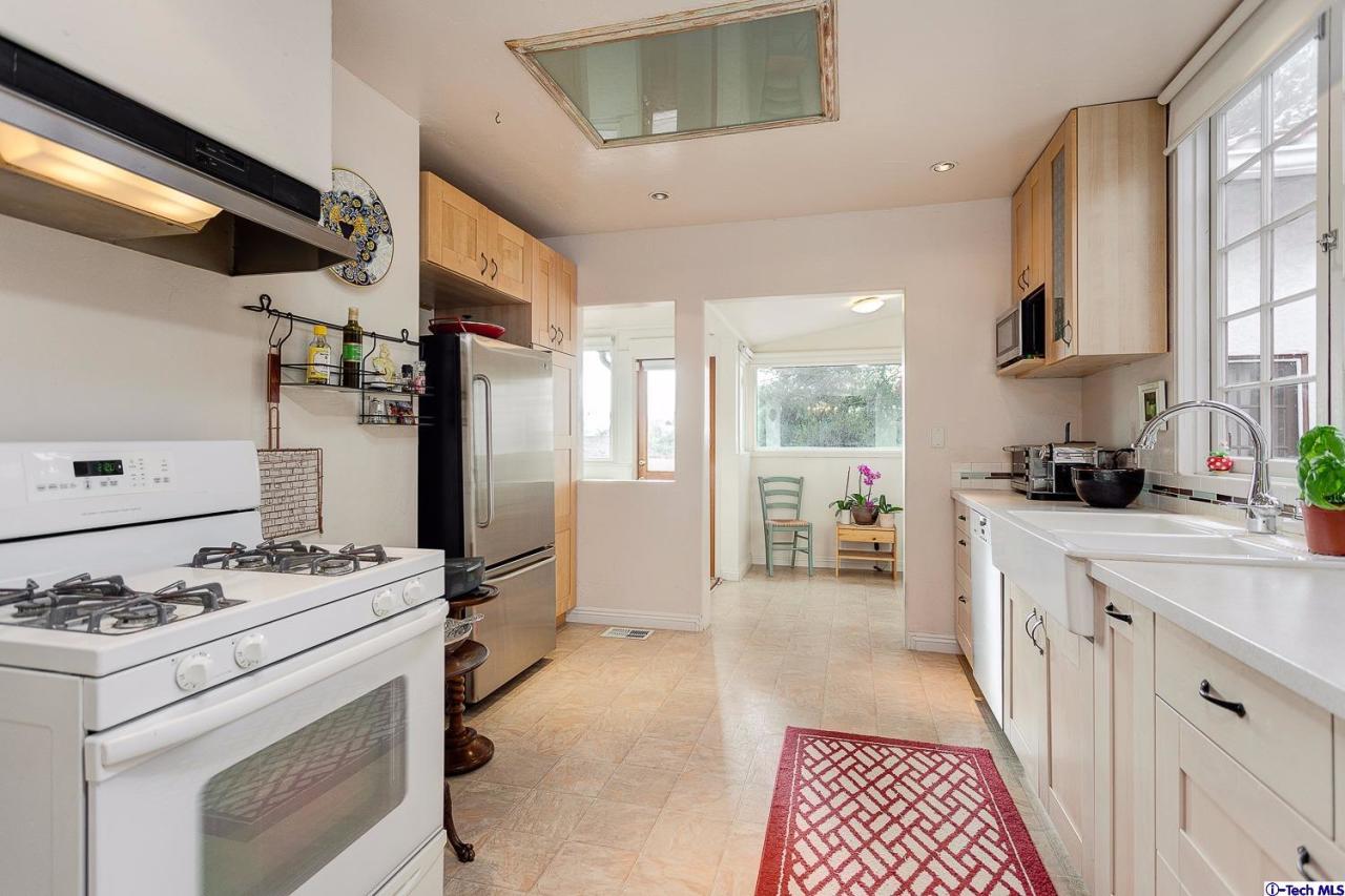 562 Sunset Drive Altadena, CA 91001 - Photo 13 of 25 Additional Photo