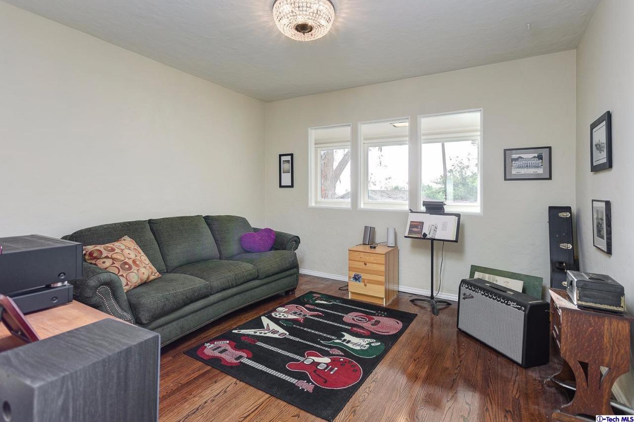 562 Sunset Drive Altadena, CA 91001 - Photo 18 of 25 Additional Photo