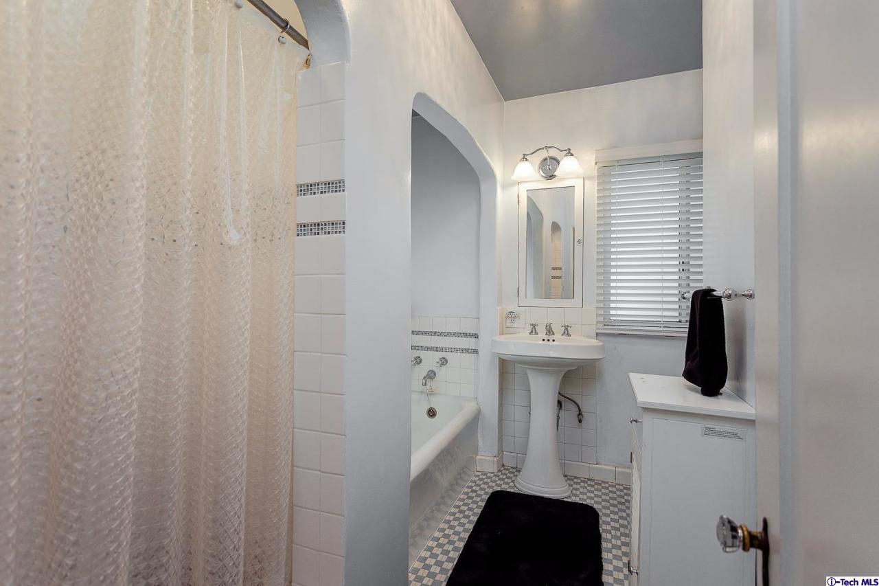 562 Sunset Drive Altadena, CA 91001 - Photo 19 of 25 Additional Photo