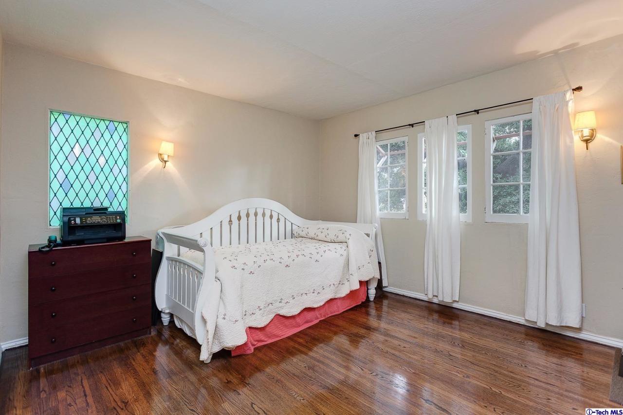 562 Sunset Drive Altadena, CA 91001 - Photo 20 of 25 Additional Photo