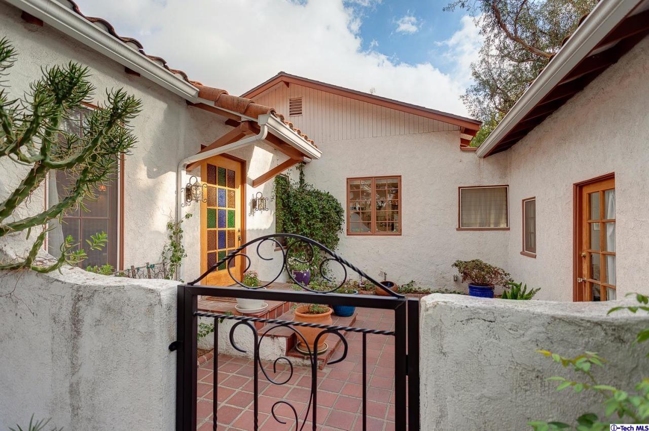 562 Sunset Drive Altadena, CA 91001 - Photo 4 of 25 Additional Photo