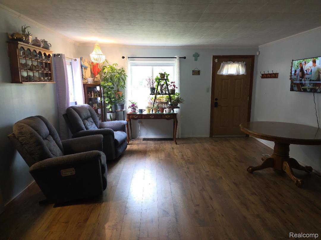 445 Clark Road Highland, MI 48357 - Photo 4 of 7 livRoom.jpg