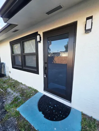 a view of a backyard