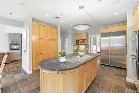 $2,195,000 | 22 Random Farms Circle, Chappaqua, NY 10514