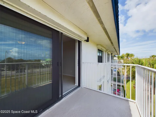 a view of building with outdoor space