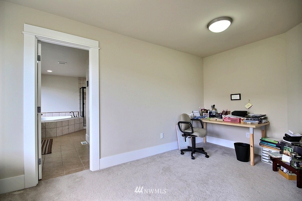 5132 Northeast 10th Street Renton, WA 98059 - Photo 14 of 25