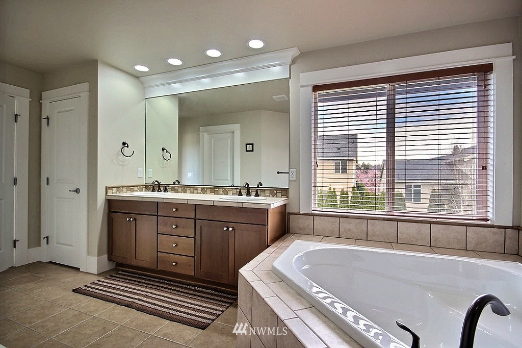 5132 Northeast 10th Street Renton, WA 98059 - Photo 17 of 25