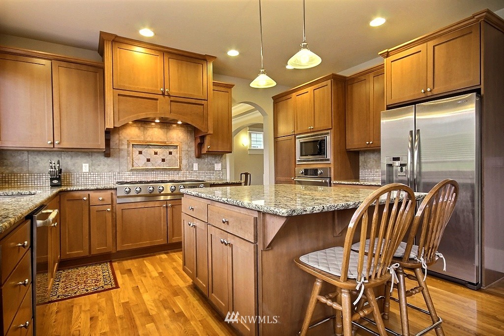 5132 Northeast 10th Street Renton, WA 98059 - Photo 8 of 25