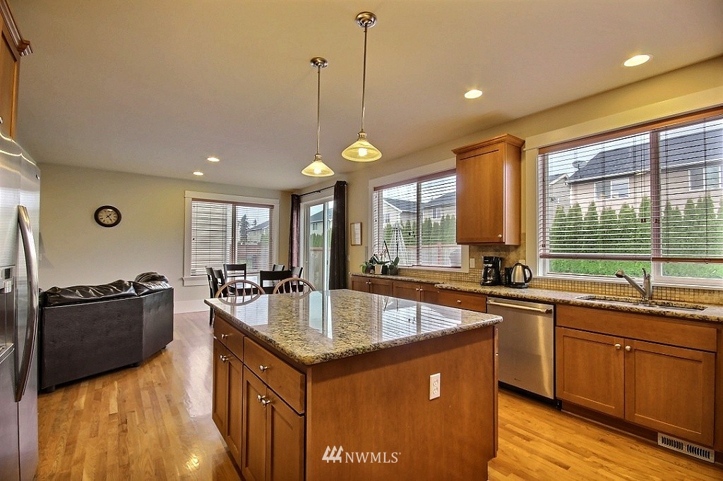 5132 Northeast 10th Street Renton, WA 98059 - Photo 10 of 25