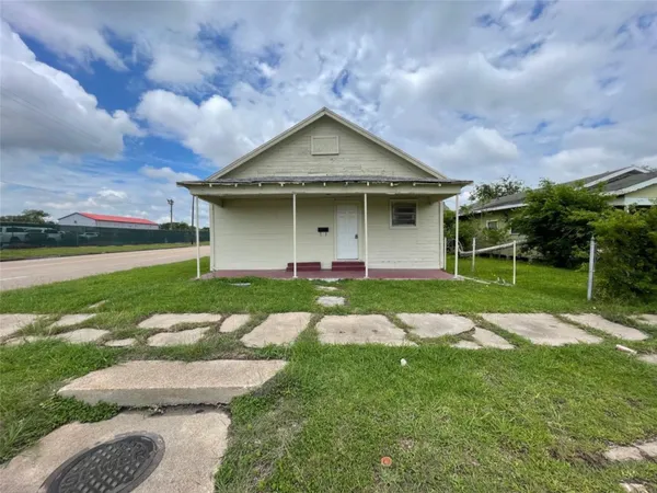 $1,250 | 501 14th Street, Port Arthur, TX 77640