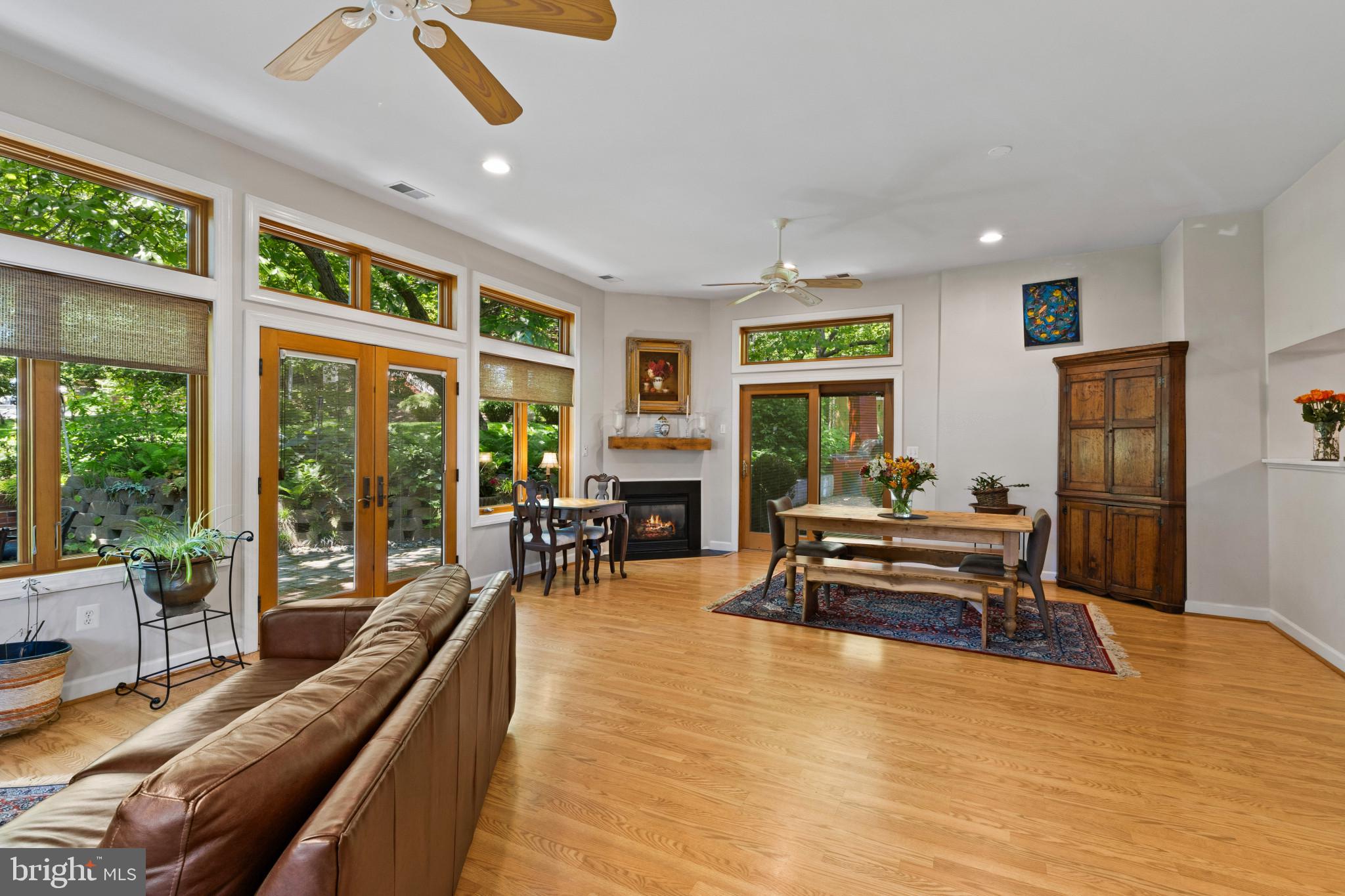 310 Epping Way Annapolis, MD 21401 - Photo 6 of 42 Great room with dining area