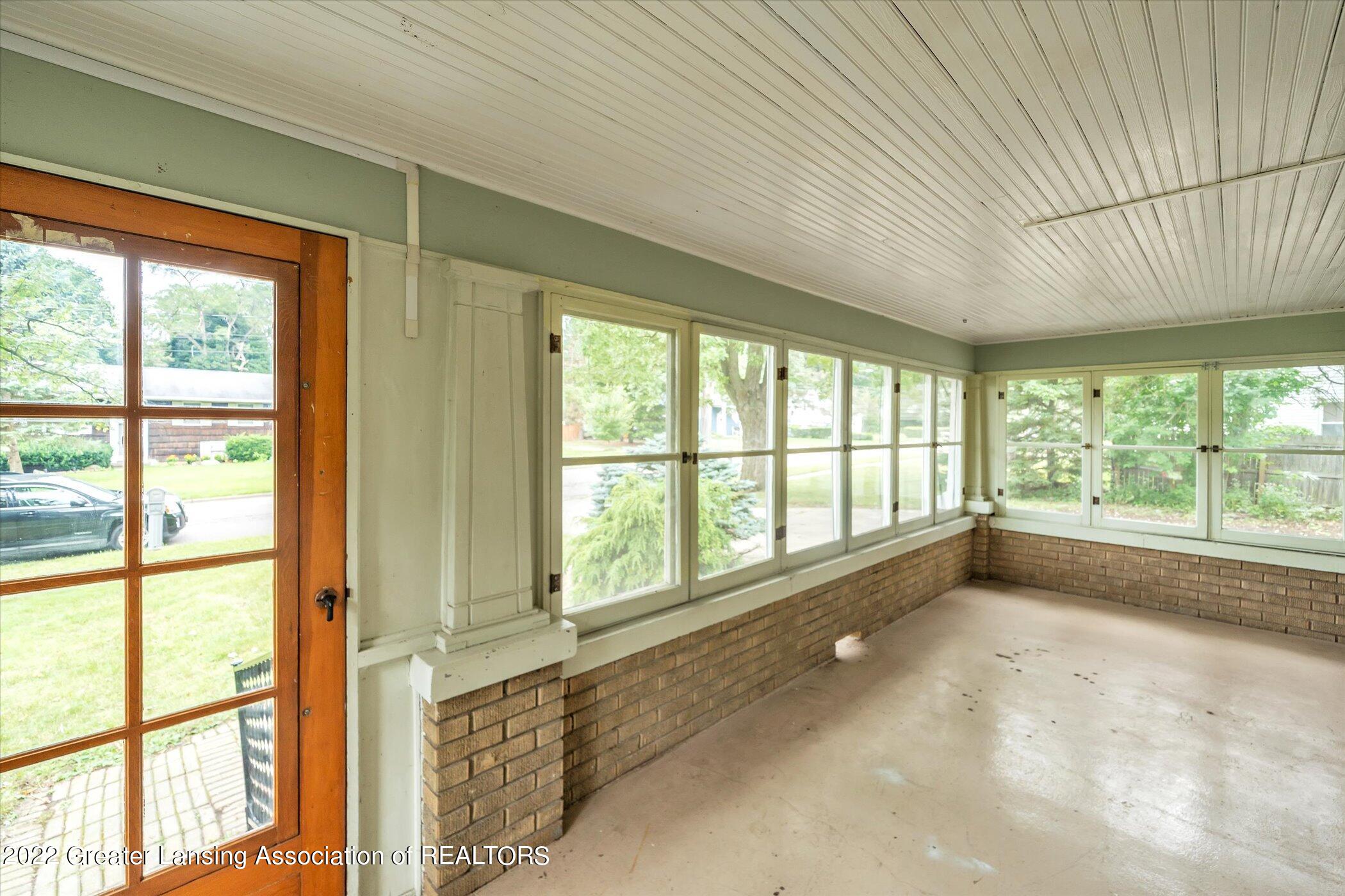 722 Robins Road Lansing, MI 48917 - Photo 25 of 40 Front Porch