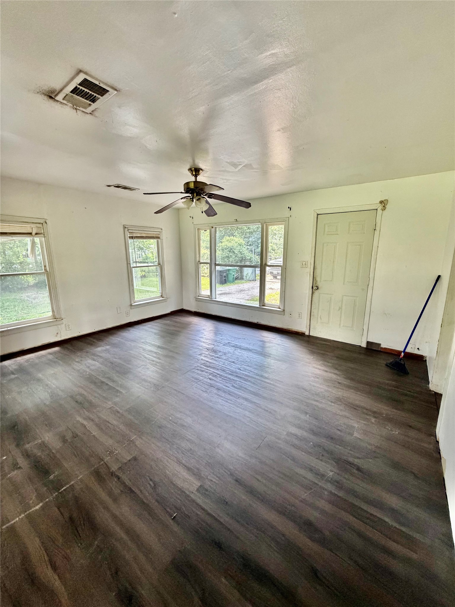 5603 Apgar Street Houston, TX 77032 - Photo 5 of 13