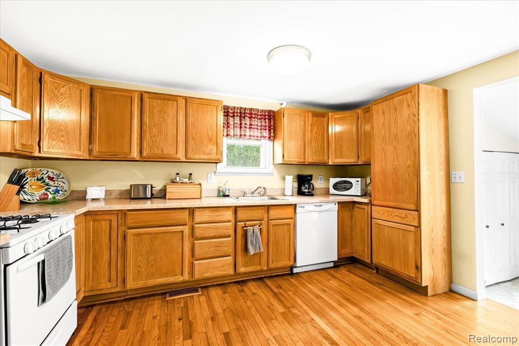 23377 Cunningham Avenue Warren, MI 48091 - Photo 18 of 32