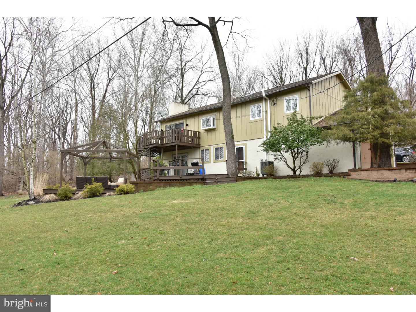 142 Stephen Road Reading, PA 19601 - Photo 3 of 6