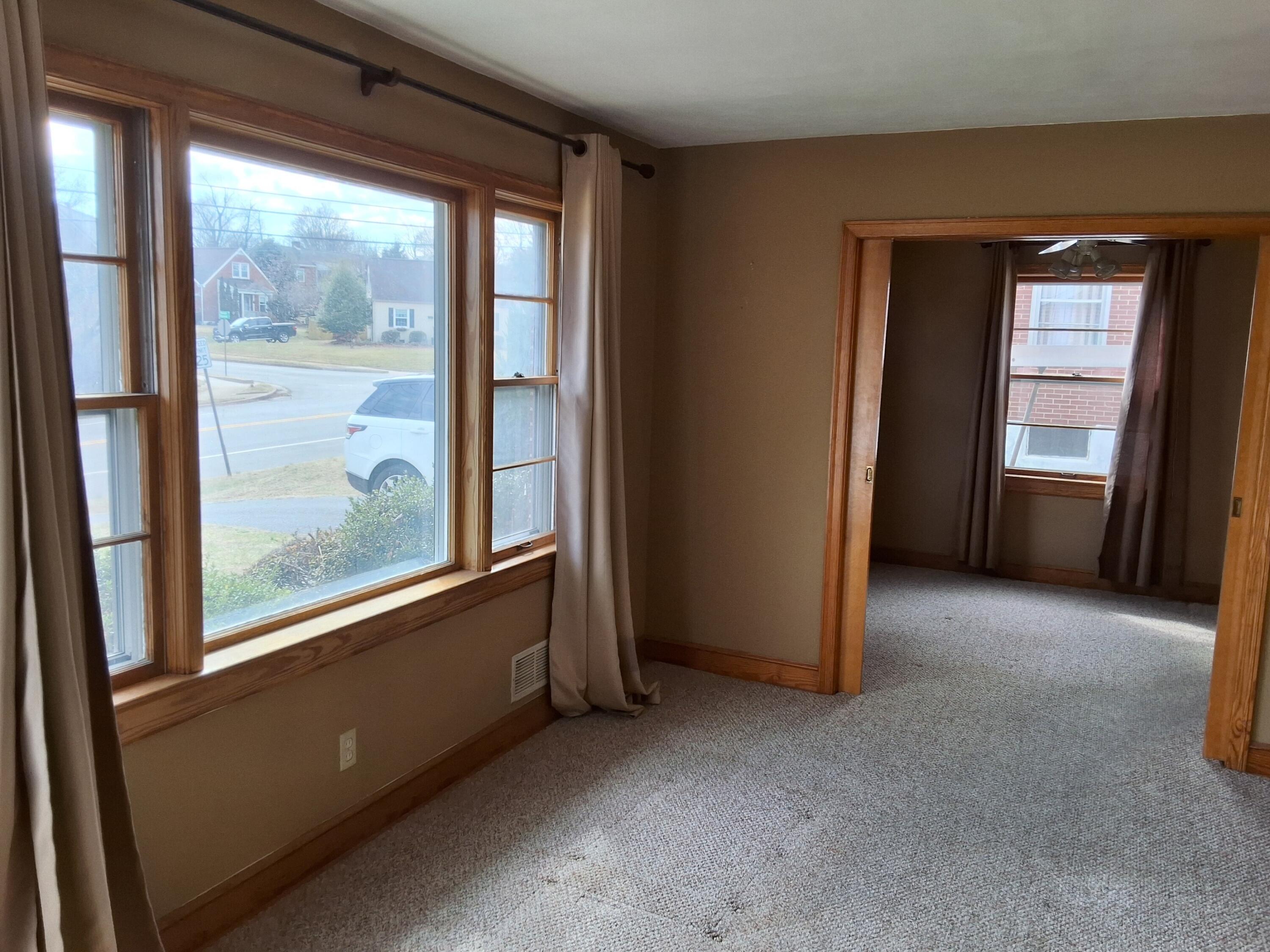 2639 Edgewood Street Southwest Roanoke, VA 24015 - Photo 2 of 12