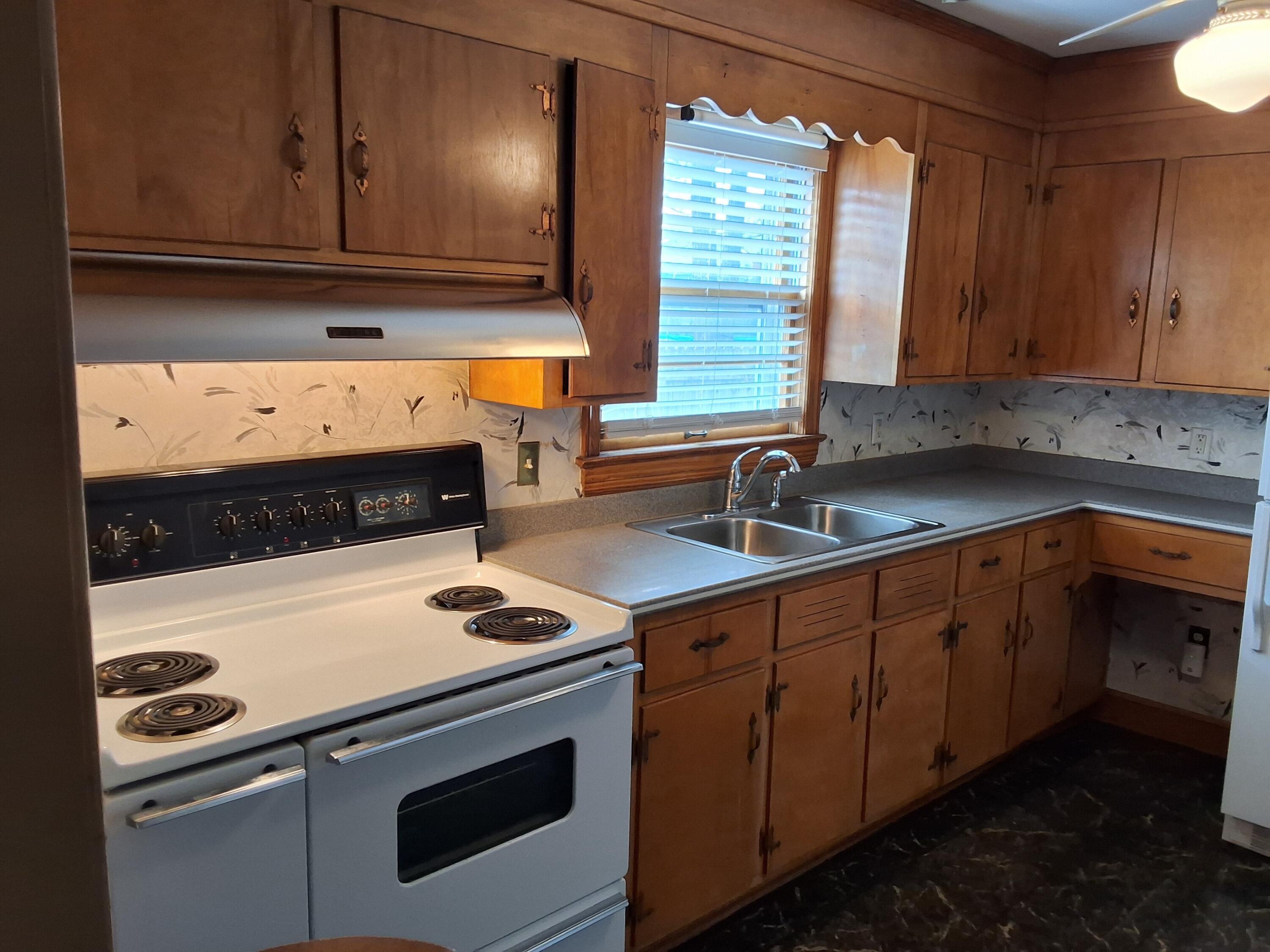 2639 Edgewood Street Southwest Roanoke, VA 24015 - Photo 4 of 12 a kitchen with granite countertop a sink stove and cabinets
