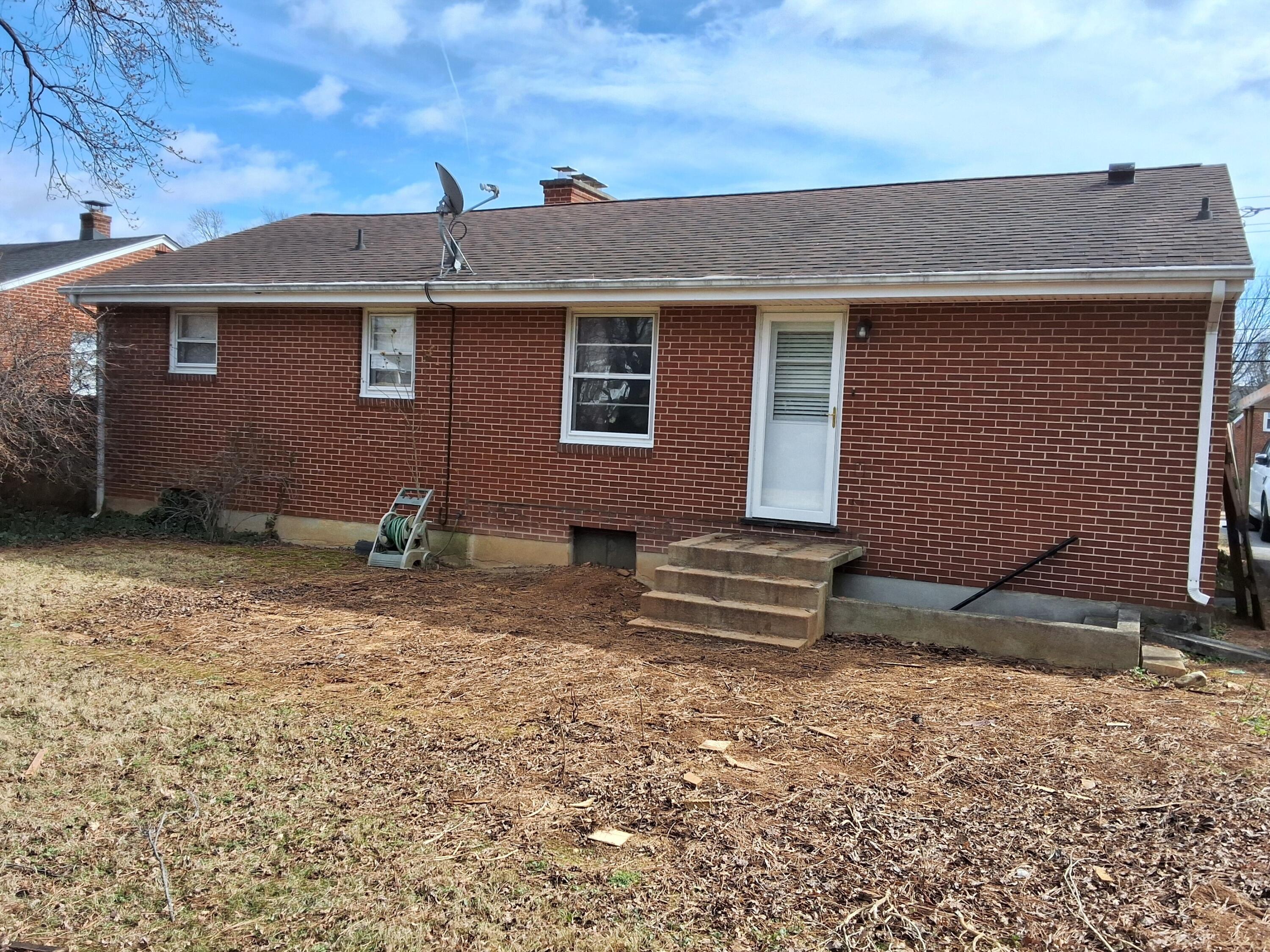 2639 Edgewood Street Southwest Roanoke, VA 24015 - Photo 6 of 12 a front view of a house