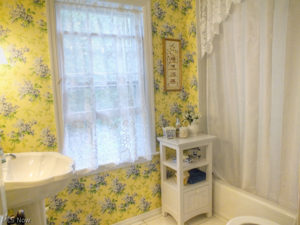1767 Oakmount Road South Euclid, OH 44121 - Photo 14 of 25 Very pretty, spacious full bath on second floor.