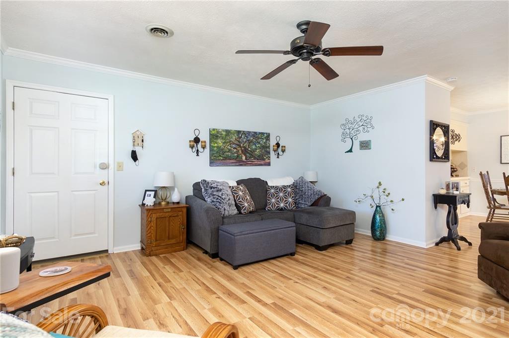 102 Falling Waters Road, Unit 4 Hendersonville, NC 28792 - Photo 2 of 30 Gallery Image 2