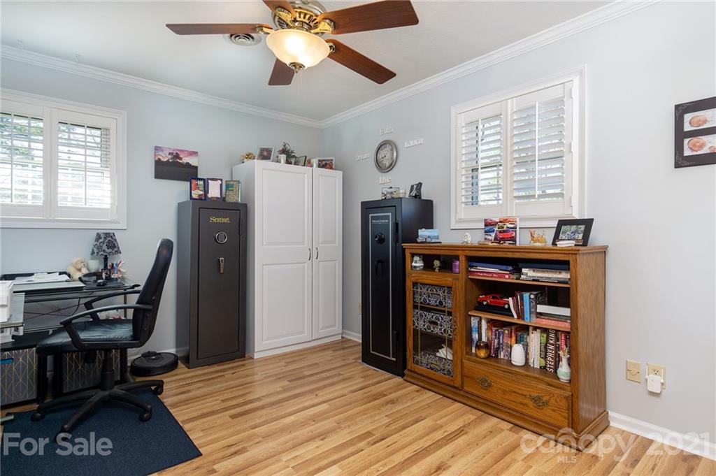 102 Falling Waters Road, Unit 4 Hendersonville, NC 28792 - Photo 14 of 30 Gallery Image 14