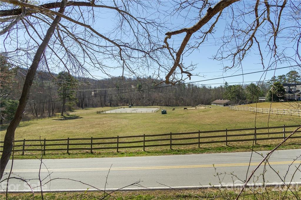 102 Falling Waters Road, Unit 4 Hendersonville, NC 28792 - Photo 20 of 30 Gallery Image 20