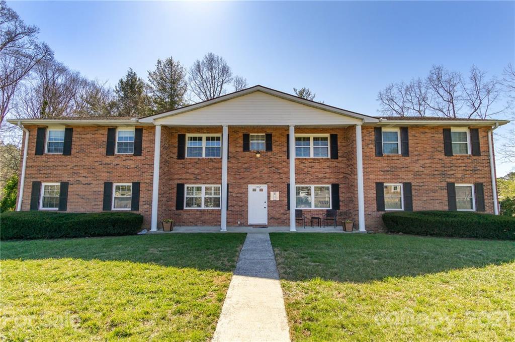 102 Falling Waters Road, Unit 4 Hendersonville, NC 28792 - Photo 21 of 30 Gallery Image 21