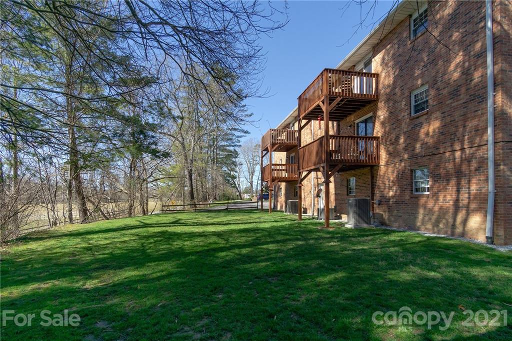 102 Falling Waters Road, Unit 4 Hendersonville, NC 28792 - Photo 26 of 30 Gallery Image 26