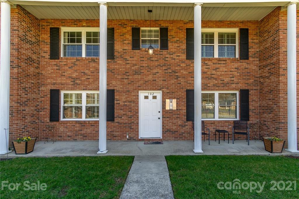 102 Falling Waters Road, Unit 4 Hendersonville, NC 28792 - Photo 29 of 30 Gallery Image 29