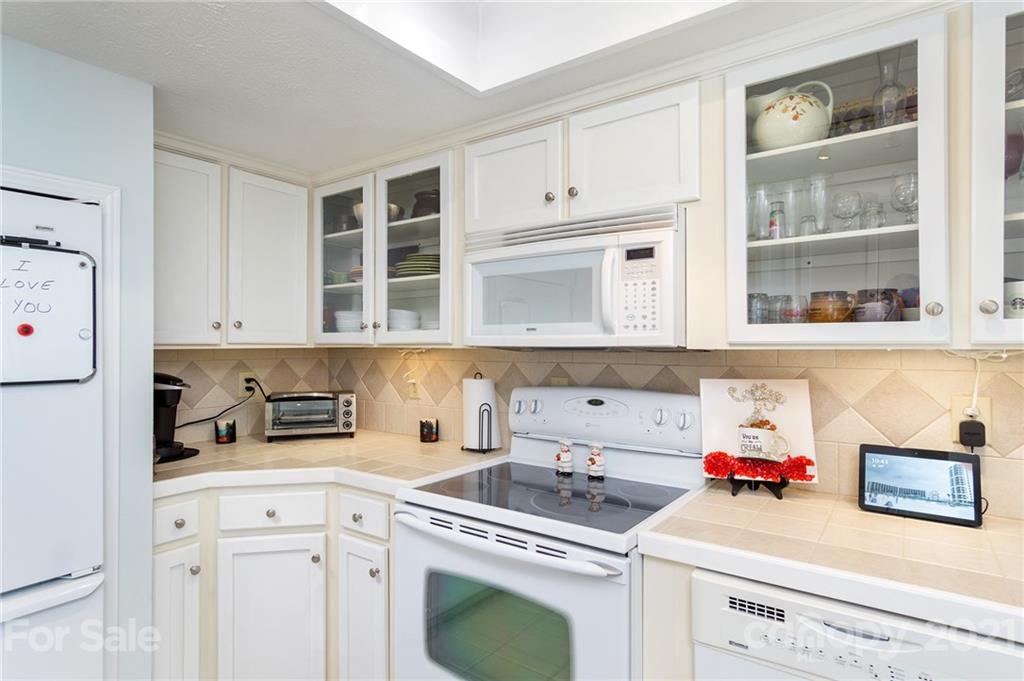 102 Falling Waters Road, Unit 4 Hendersonville, NC 28792 - Photo 6 of 30 Gallery Image 6