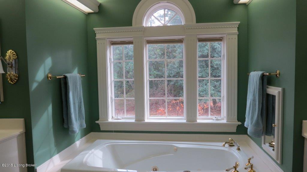 4908 Crofton Road Louisville, KY 40207 - Photo 30 of 41 32.jpg