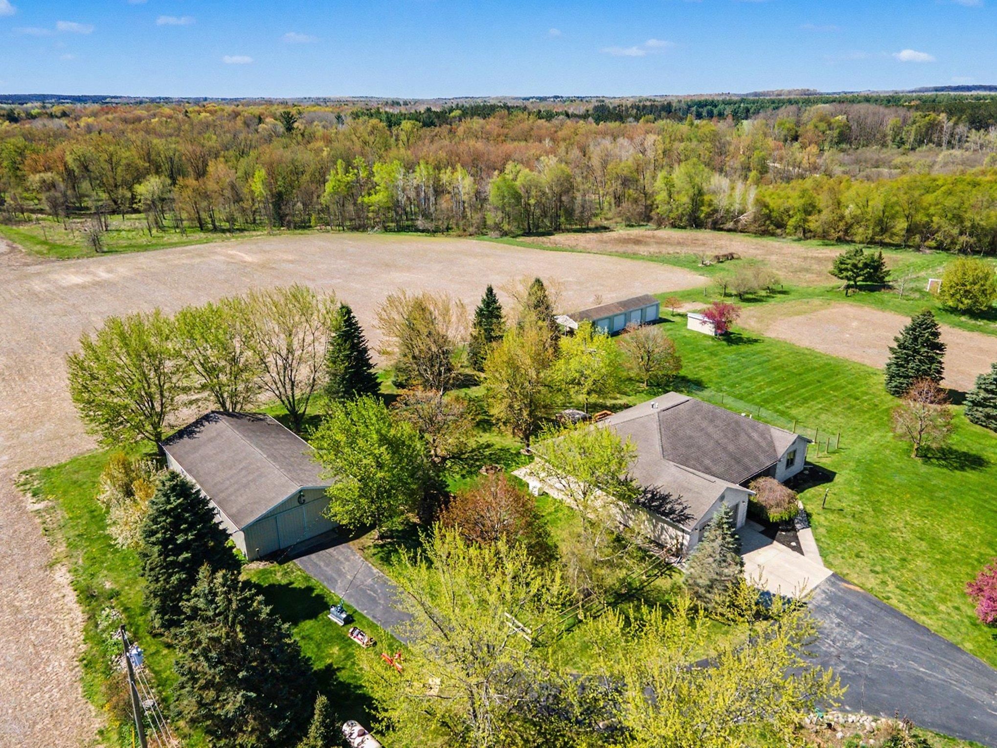 7141 West Pleasant Valley Road Blanchard, MI 49310 - Photo 1 of 43