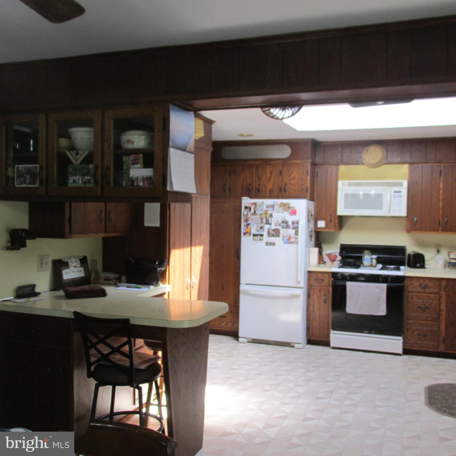 6086 Beaver Dam Road Narvon, PA 17555 - Photo 24 of 47 Oak Kitchen