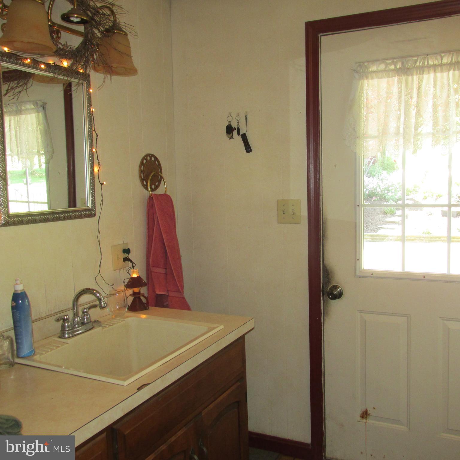 6086 Beaver Dam Road Narvon, PA 17555 - Photo 40 of 47 !st Floor Rear Entry Washroom