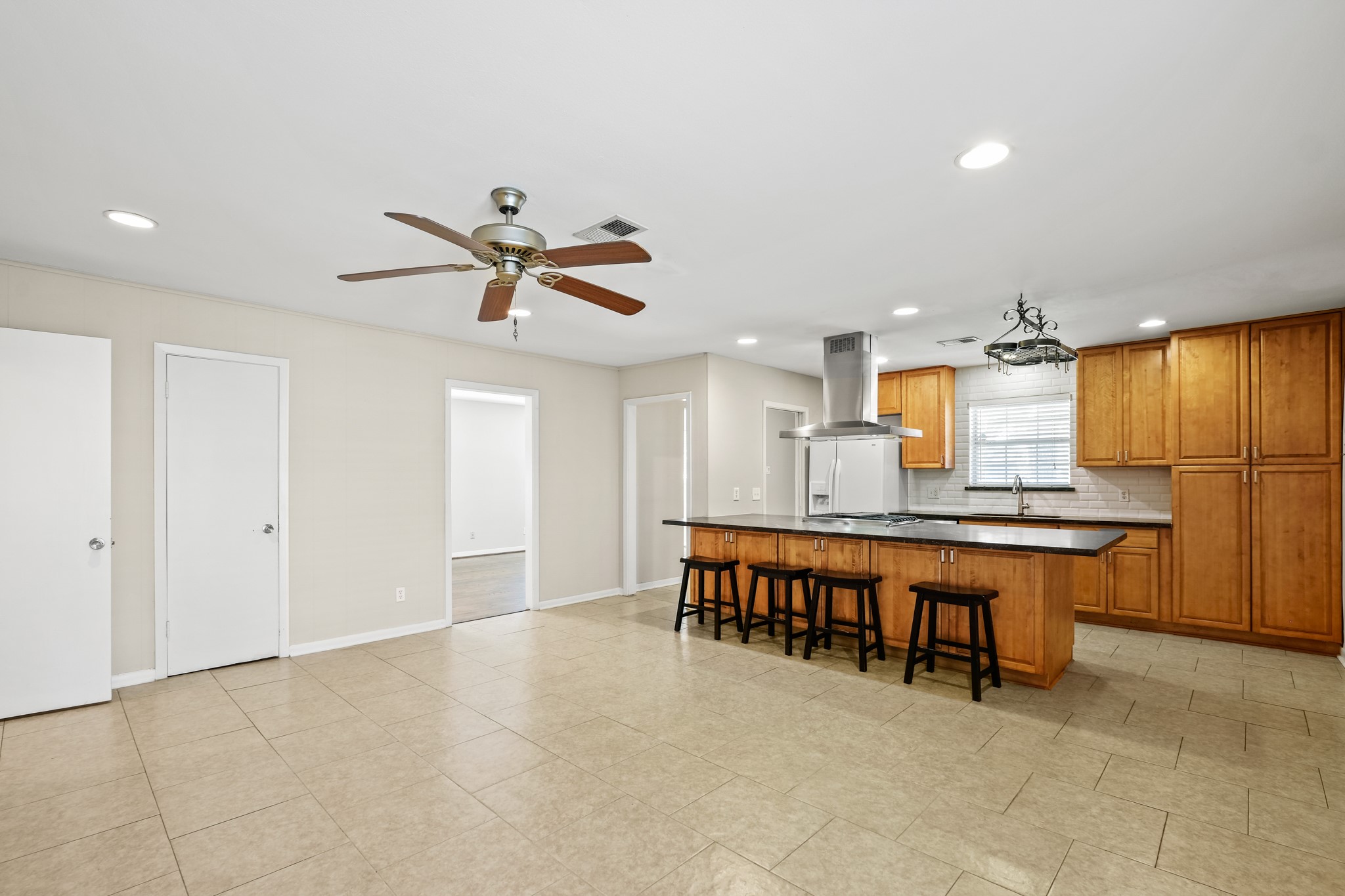 8729 Dunlap Street Houston, TX 77074 - Photo 5 of 15