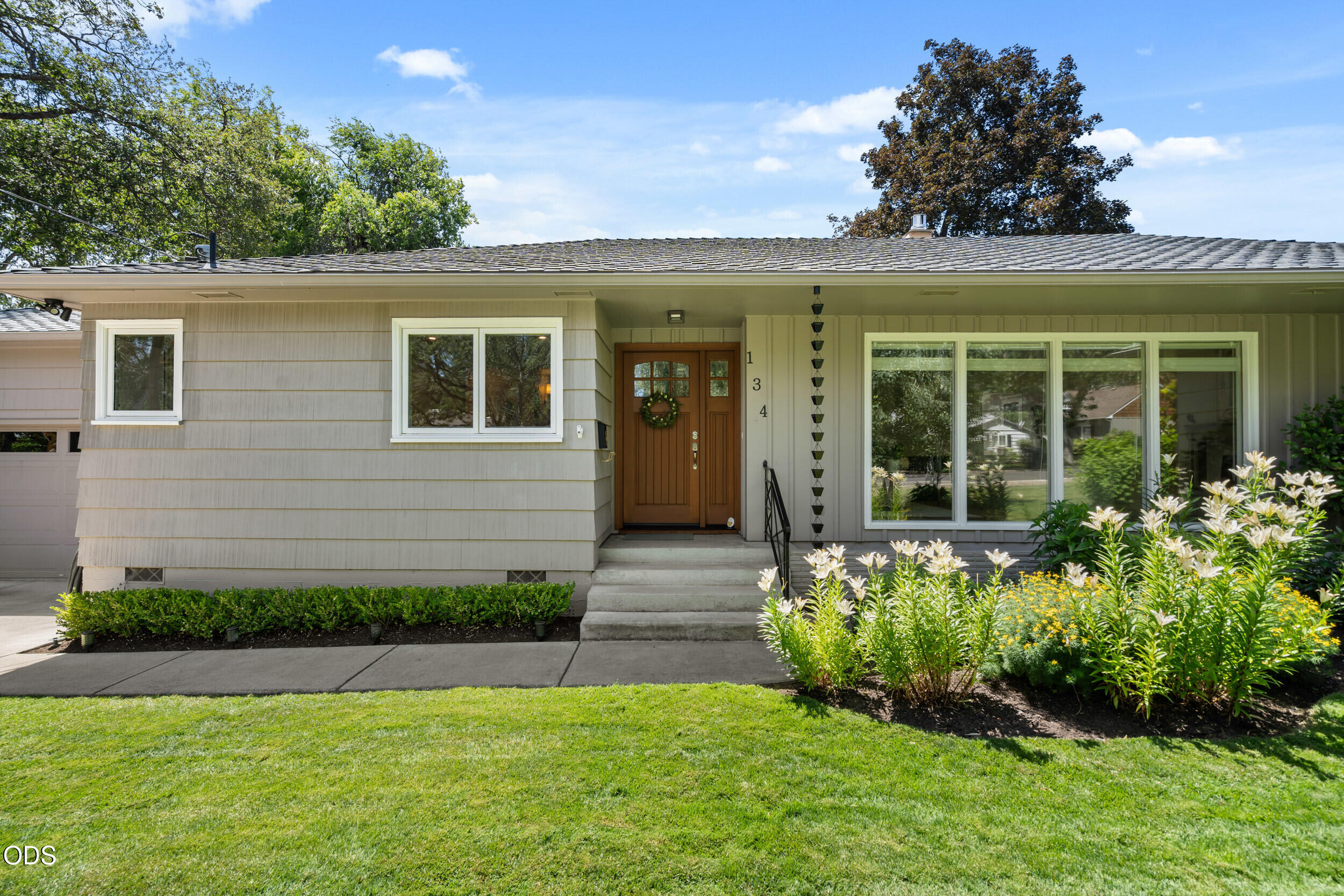 134 White Oak Road Medford, OR 97504 - Photo 4 of 64