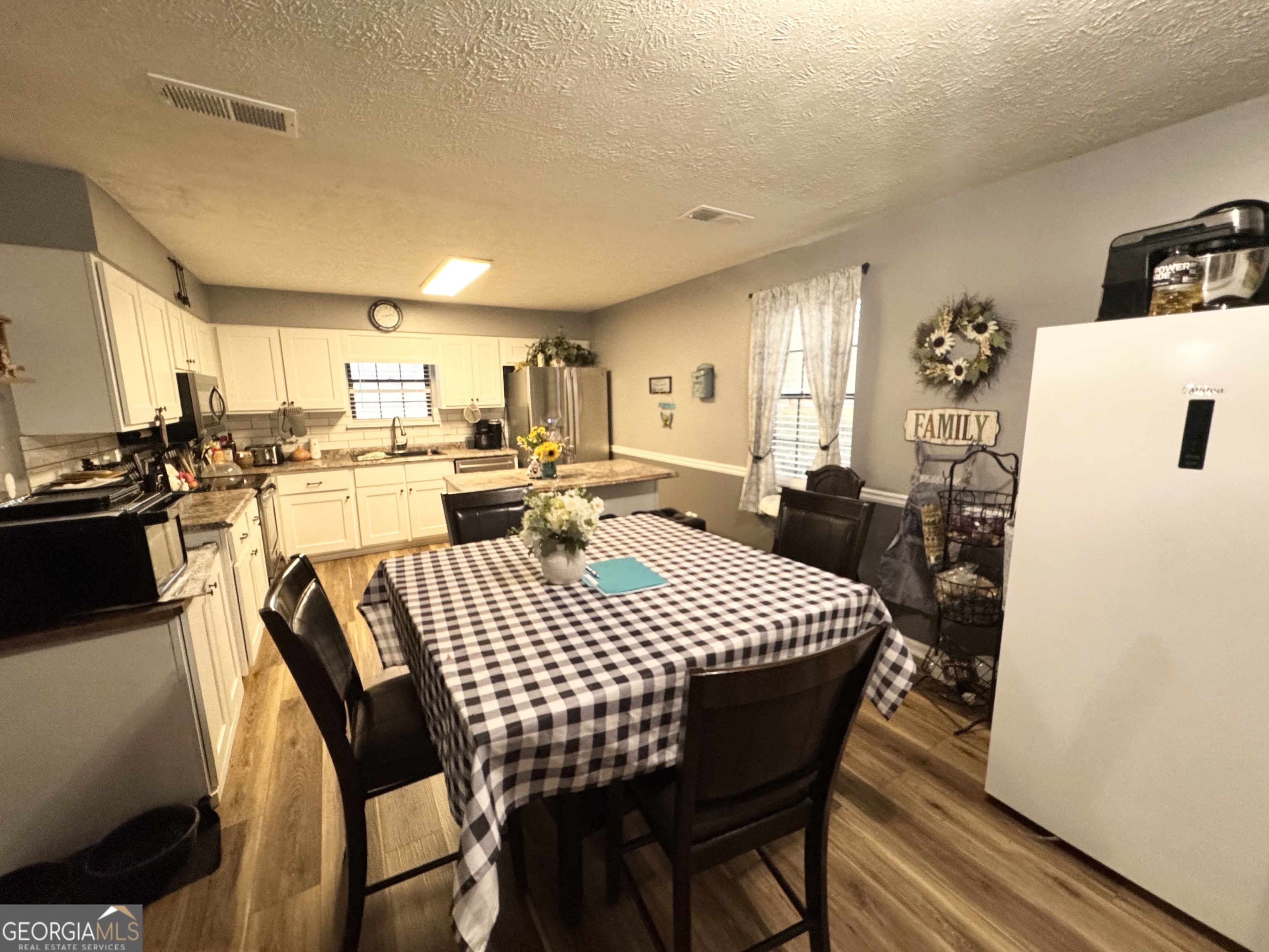509 Lakeview Drive Dexter, GA 31019 - Photo 12 of 41 a view of a dining room with furniture