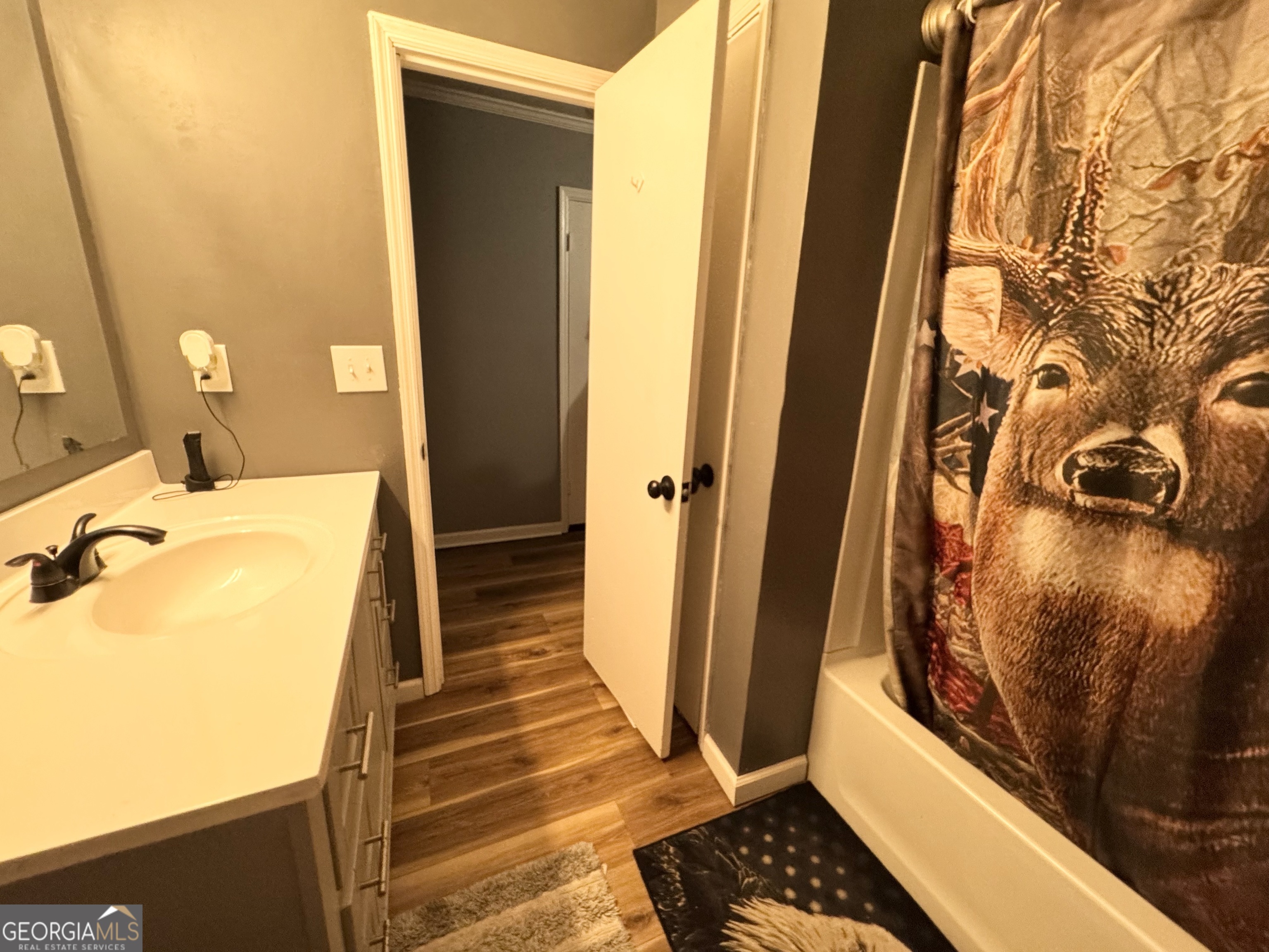 509 Lakeview Drive Dexter, GA 31019 - Photo 26 of 41 a bathroom with a tub and shower