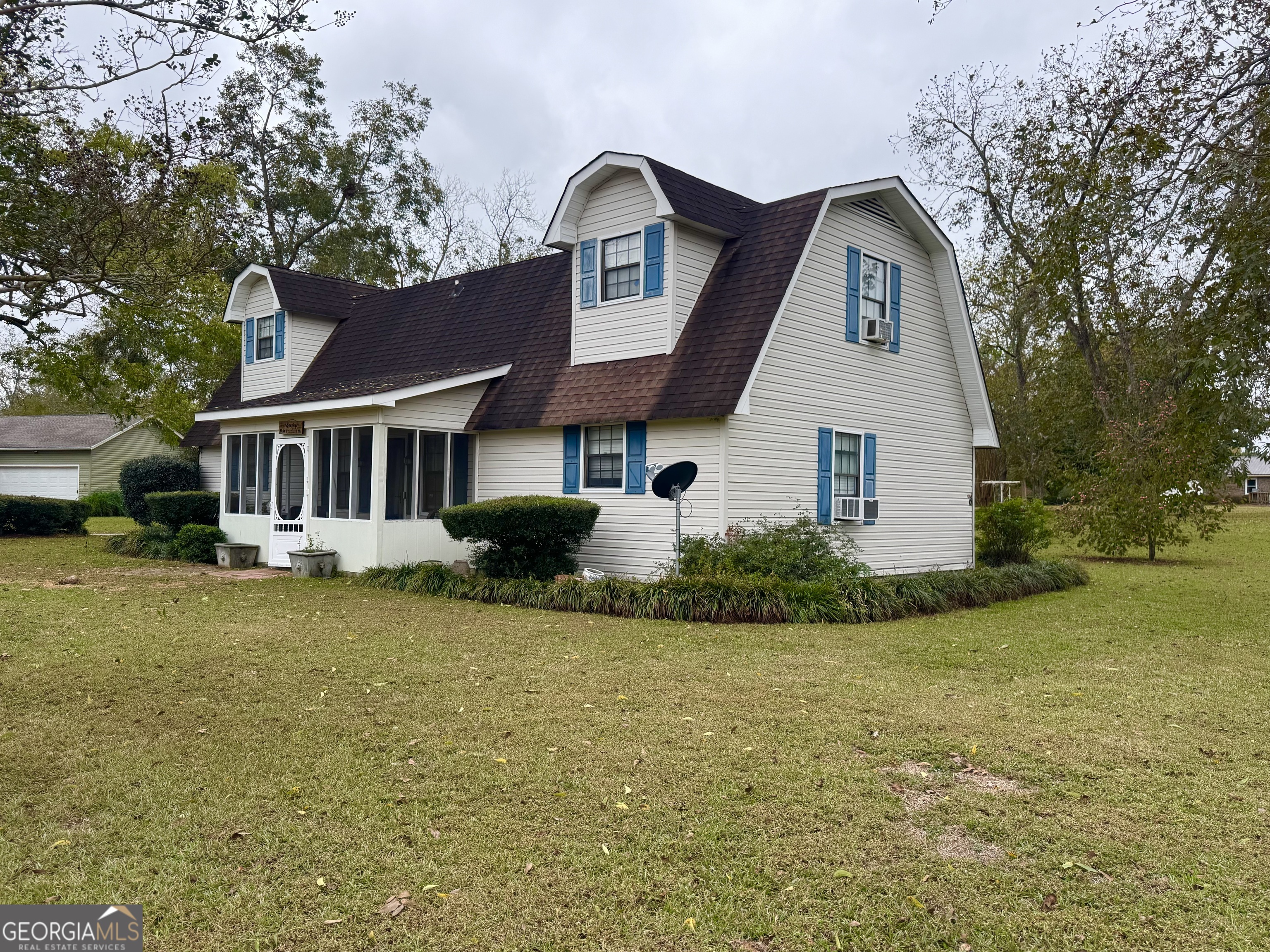 509 Lakeview Drive Dexter, GA 31019 - Photo 3 of 41 a front view of a house with garden