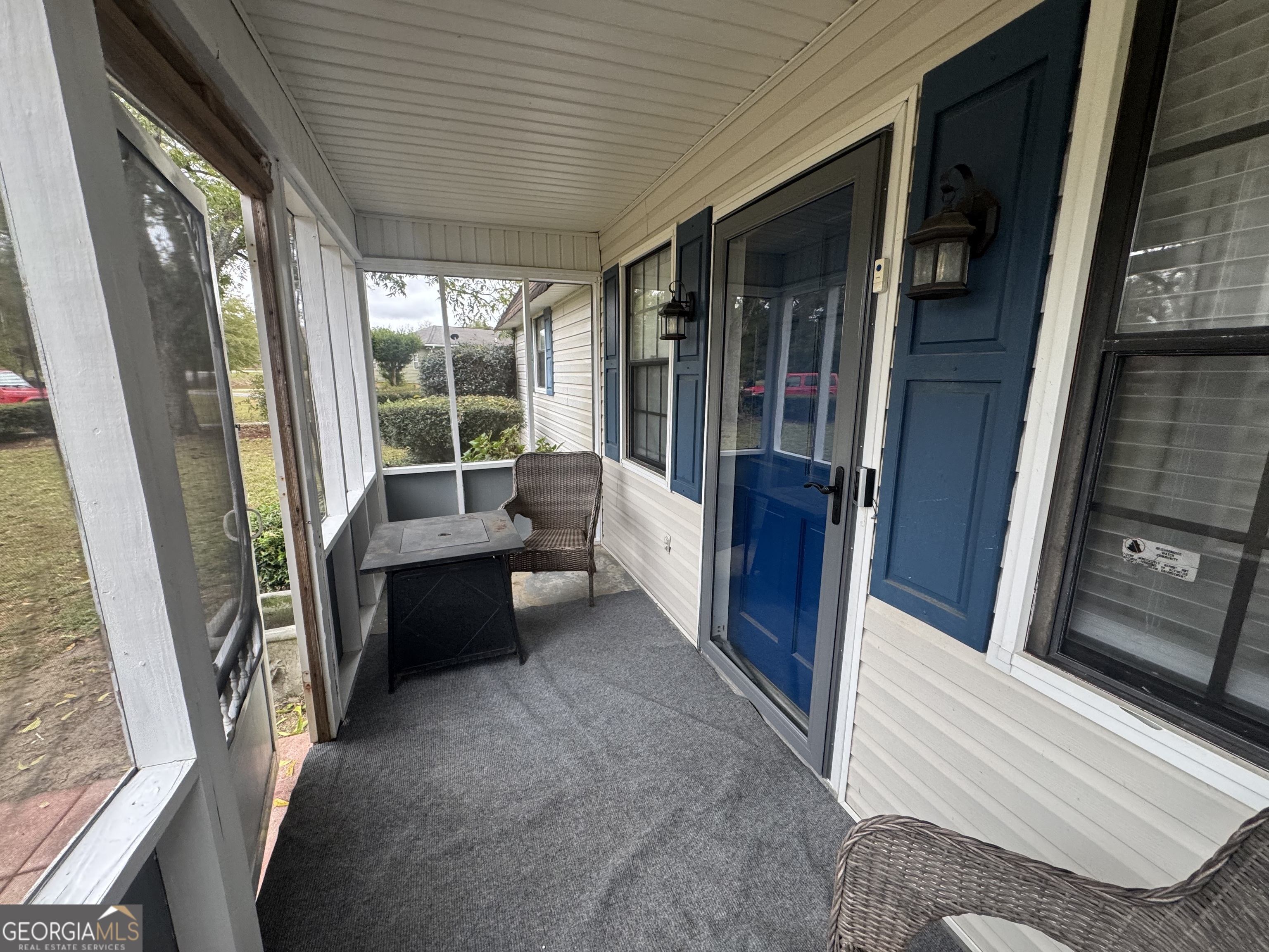 509 Lakeview Drive Dexter, GA 31019 - Photo 7 of 41 a living room with furniture and a balcony