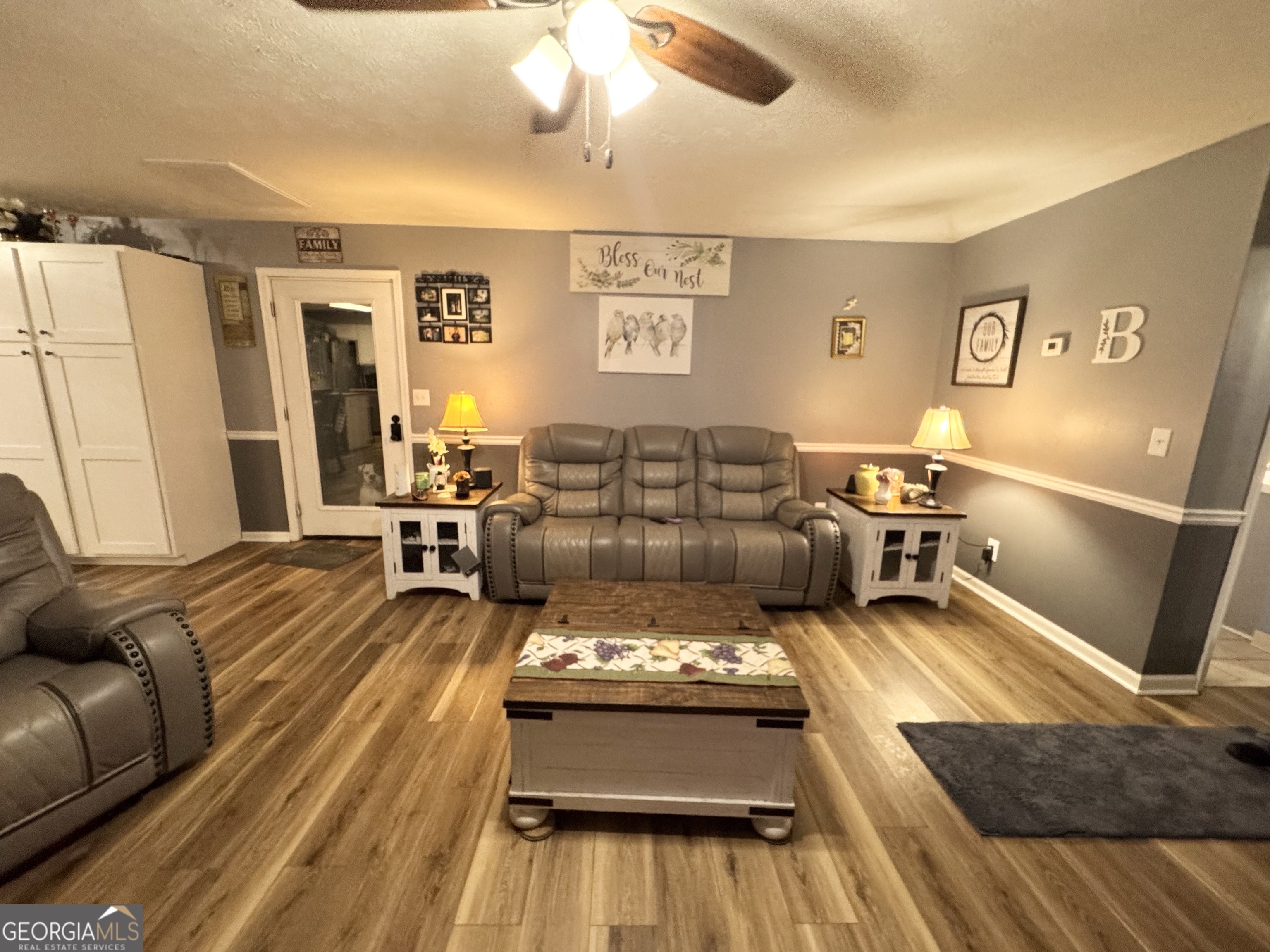 509 Lakeview Drive Dexter, GA 31019 - Photo 10 of 41 a living room with furniture and a couch