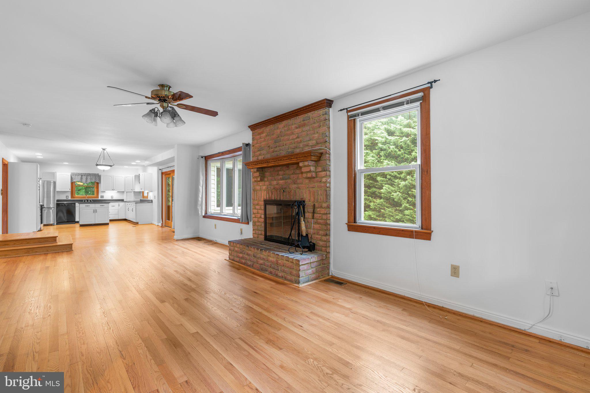 200 Hawthorne Road Linthicum Heights, MD 21090 - Photo 4 of 30