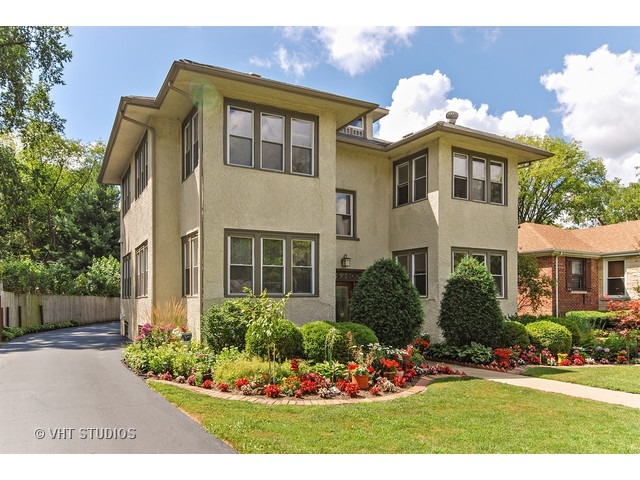 395 North Delaplaine Road, Unit 2E Riverside, IL 60546 - Photo 1 of 11