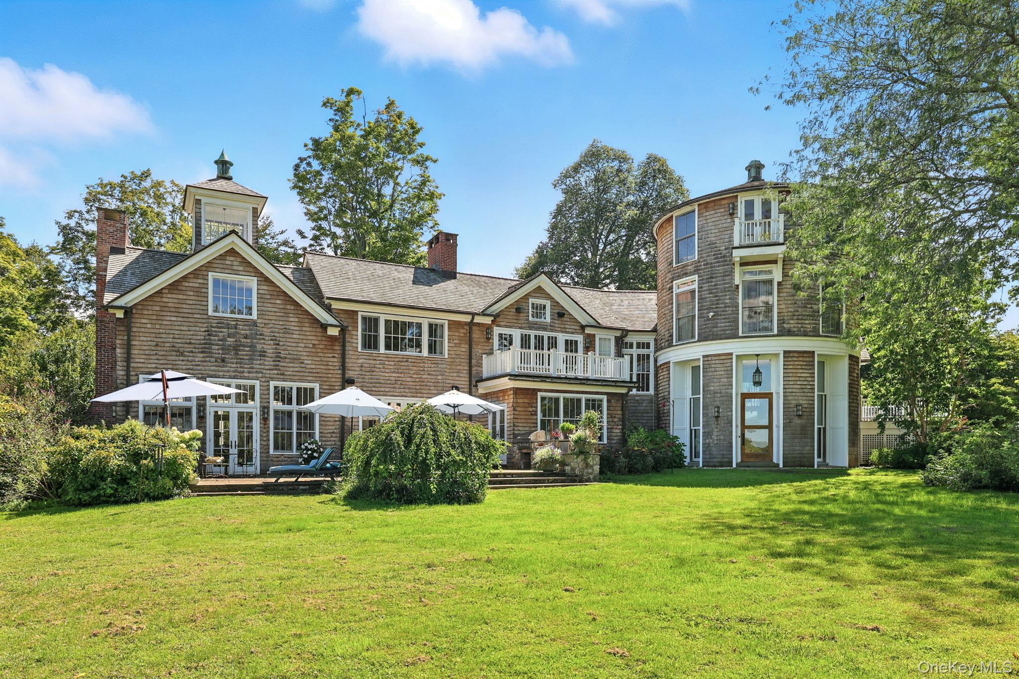 11 Carriage House Road Waccabuc, NY 10597 - Photo 1 of 39 a view of a house with a garden