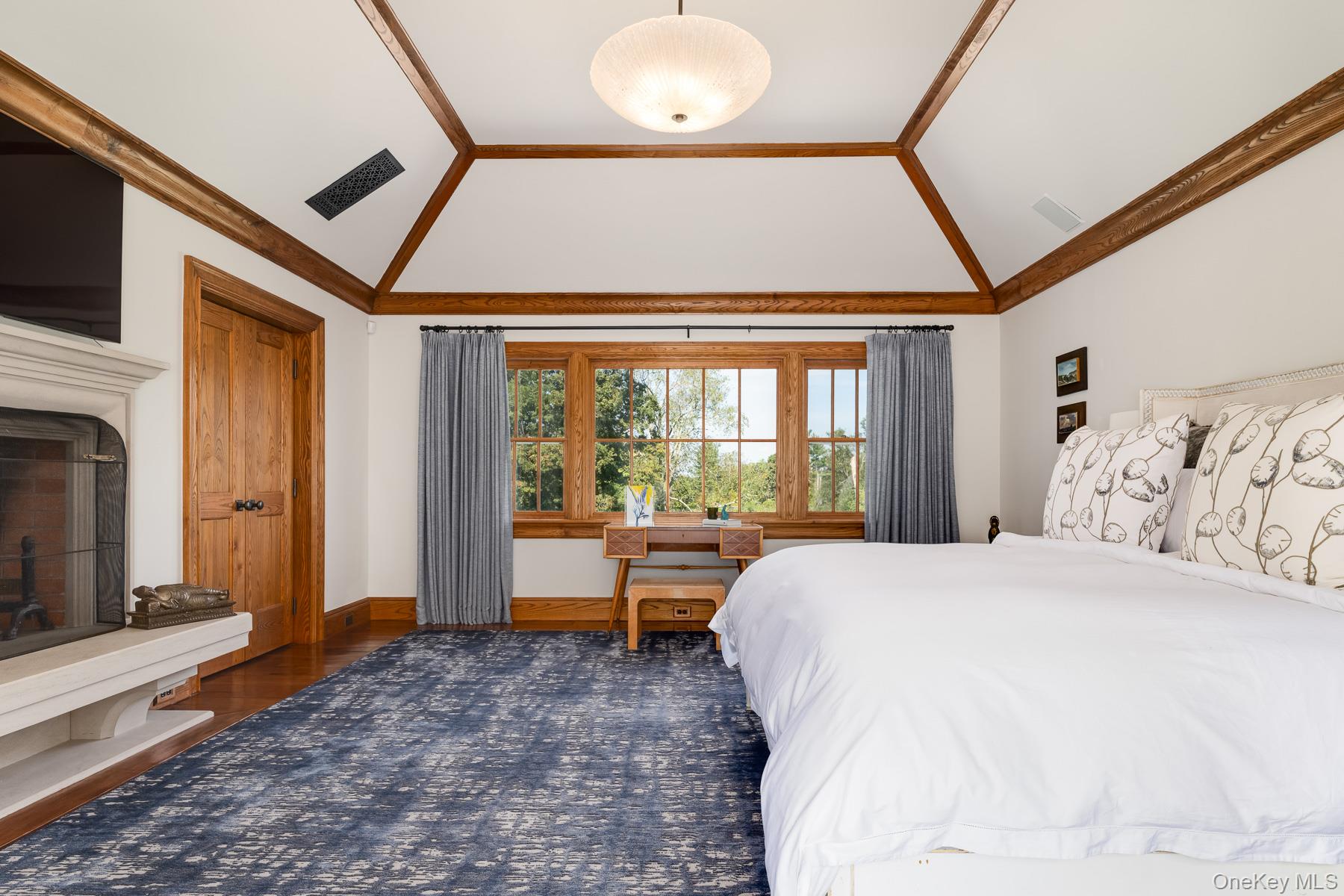 11 Carriage House Road Waccabuc, NY 10597 - Photo 20 of 39 a bed room with a bed and a large window