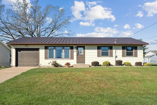 $224,000 | 8920 Badger Road, East Dubuque, IL 61025