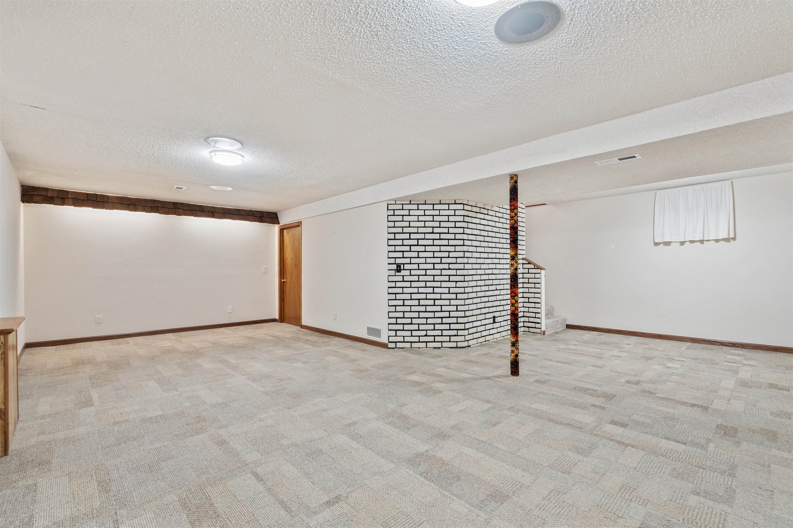 8920 Badger Road East Dubuque, IL 61025 - Photo 11 of 15 a view of an empty room